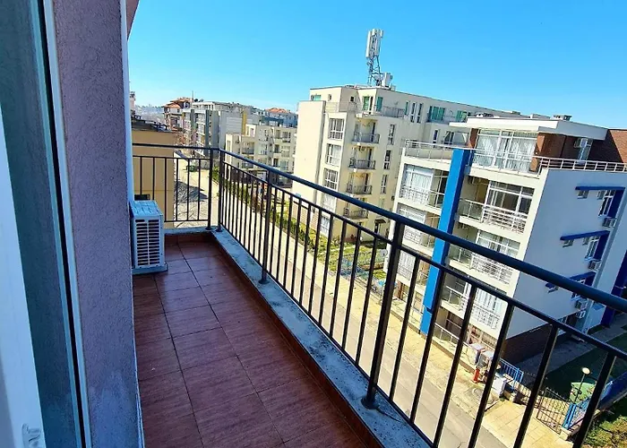 тристаен просторен с две отделни спални 아파트호텔 *